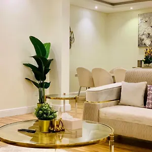 Spacious 2 Bedroom Apt-in Amazing Location شقة الرياض